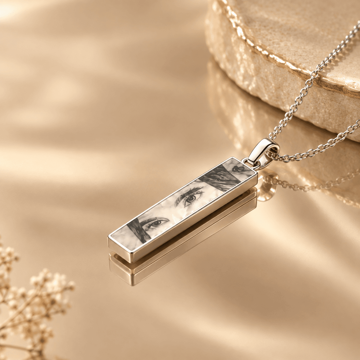 Signature Engraved Eye Pendant by DURRÉ Detail